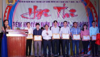 Sôi nổi Hội thi tiếng hát CNVCLĐ huyện Cầu Ngang lần thứ I năm 2018