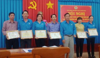Liên đoàn Lao động thị xã Duyên Hải: 22 tập thể và 68 cá nhân được khen thưởng năm 2020