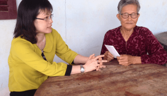 Công đoàn cơ sở Liên đoàn Lao động tỉnh: Thăm, tặng quà mẹ Việt Nam anh hùng tham gia hoạt động đền ơn đáp nghĩa