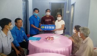 Liên đoàn Lao động thành phố Trà Vinh: Bàn giao nhà Mái ấm công đoàn cho đoàn viên Công đoàn cơ sở xã Long Đức