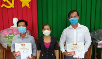 Liên đoàn Lao động huyện Duyên Hải: Tổ chức trao tặng Kỷ niệm chương “Vì sự nghiệp xây dựng tổ chức công đoàn”