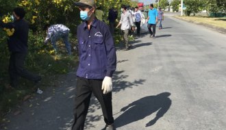 Công đoàn Khu Kinh tế tỉnh Trà Vinh: Ra quân chăm sóc, cắt tỉa cây xanh, phát hoang các tuyến đường trong Khu công nghiệp Long Đức