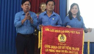 Liên đoàn Lao động huyện Châu Thành: Nhận Cờ thi đua của Tổng LĐLĐ Việt Nam