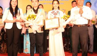 Bế mạc Hội thi tiếng hát CNVCLĐ tỉnh Trà Vinh năm 2022, trao 25 giải thưởng cho các thí sinh