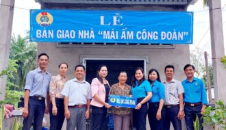 Liên đoàn Lao động huyện Châu Thành: Bàn giao nhà Mái ấm công đoàn cho đoàn viên
