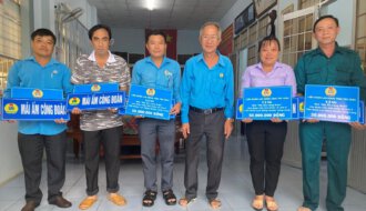Liên đoàn Lao động huyện Càng Long: Trao hỗ trợ kinh phí nhà Mái ấm Công đoàn cho đoàn viên có hoàn cảnh khó khăn 