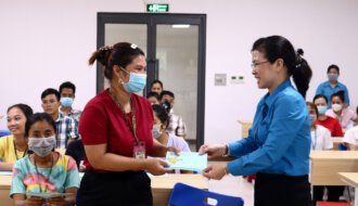 Liên đoàn Lao động huyện Trà Cú: Thăm, tặng quà Tết Nguyên đán Quý Mão – 2023 cho đoàn viên, công nhân lao động