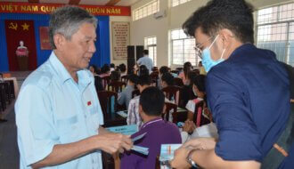 Đoàn Đại biểu Quốc hội đơn vị tỉnh Trà Vinh tiếp xúc với cử tri công nhân lao động