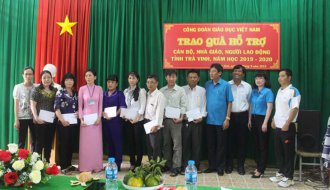 Công đoàn Giáo dục tỉnh Trà Vinh: THĂM, TẶNG QUÀ MẸ VIỆT NAM ANH HÙNG