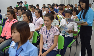 Hơn 400 công nhân Công ty TNHH YAZAKI EDS Việt Nam chi nhánh Trà Vinh và Công ty CY Vina được triển khai các chính sách
