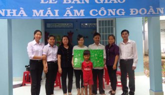 Liên đoàn Lao động thị xã Duyên Hải: Trao tặng căn nhà Mái ấm Công đoàn cho đoàn viên