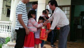 Công đoàn Khu kinh tế Trà Vinh: Tặng quà Trung thu cho con đoàn viên công đoàn, công nhân lao động