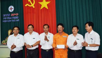 CĐCS Công ty Điện lực Trà Vinh: Thăm, tặng quà công nhân bị tai nạn lao động