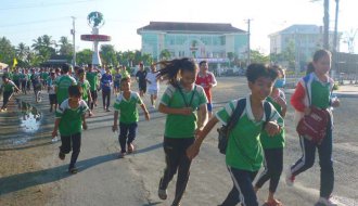 Huyện Tiểu Cần: Trên 4.500 CNVCLĐ học sinh tham gia ngày chạy Olympic