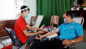 Trên 300 Lực lượng cán bộ, công chức, viên chức thành phố Trà Vinh tham gia hiến máu đợt 2 năm 2020