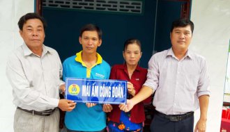 Liên đoàn Lao động thị xã Duyên Hải: Bàn giao nhà “Mái ấm công đoàn” cho đoàn viên