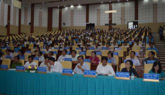 Bí thư Tỉnh ủy, Chủ tịch Hội đồng nhân dân tỉnh Trà Vinh tiếp xúc, đối thoại với công nhân lao động