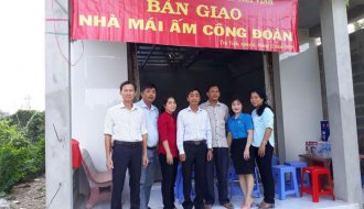 Công đoàn Viên chức tỉnh Trà Vinh: Bàn giao nhà “Mái ấm công đoàn” cho đoàn viên CĐCS Sở Xây dựng