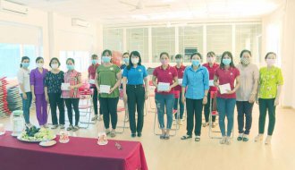 Công đoàn ngành Giáo dục tỉnh Trà Vinh: Hỗ trợ tiền và khẩu trang y tế cho giáo viên có hoàn cảnh khó khăn do ảnh hưởng của dịch bệnh COVID – 19