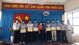 Liên đoàn Lao động tỉnh: Khen thưởng cho các tập thể, cá nhân có thành tích trong công tác phòng, chống dịch Covid-19