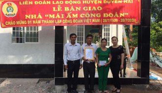 Liên đoàn Lao động huyện Duyên Hải: Bàn giao nhà mái ấm công đoàn nhân dịp kỷ niệm 91 năm ngày thành lập Công đoàn Việt Nam