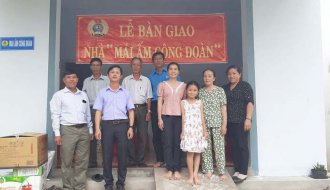 Liên đoàn Lao động huyện Càng Long: TRAO NHÀ MÁI ẤM CÔNG ĐOÀN TRƯỚC THỀM NĂM MỚI TÂN SỬU 2021