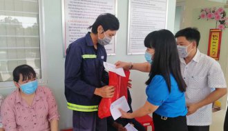 Liên đoàn Lao động thành phố Trà Vinh: Tặng 359 phần quà Tết cho đoàn viên khó khăn