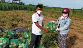 Liên đoàn Lao động huyện Duyên Hải: Hỗ trợ rau, củ, quả cho người dân bị ảnh hưởng do Covid-19