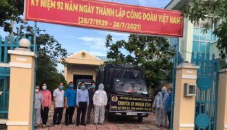 Liên đoàn Lao động huyện Càng Long: Hỗ trợ hàng hóa nhu yếu phẩm cho nhân dân huyện Trà Cú.