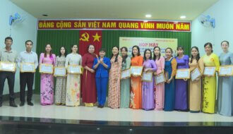 Công đoàn ngành Giáo dục: Họp mặt kỷ niệm 40 năm ngày Nhà giáo Việt Nam và tổng kết, trao giải Cuộc thi viết “Tấm gương nhà giáo tâm huyết, gương mẫu” năm 2022