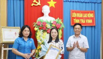 Cuộc thi viết “Vòng tay công đoàn” lần thứ III: Tác giả Nguyễn Thị Lệ Hằng, đơn vị Kho bạc Nhà nước tỉnh Trà Vinh đoạt giải Nhất